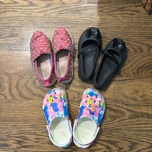 3 pairs shoes crocs and Toms!